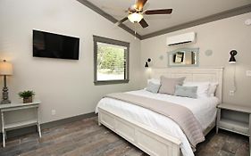 Green Acres Cottages - Fredericksburg Suite